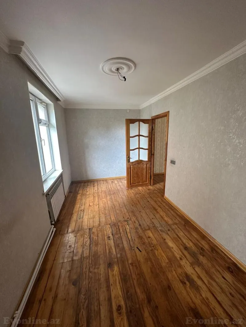 Satılır 2 otaqlı Mənzil Köhnə tikili 70 m² Elmlər Akademiyası m.