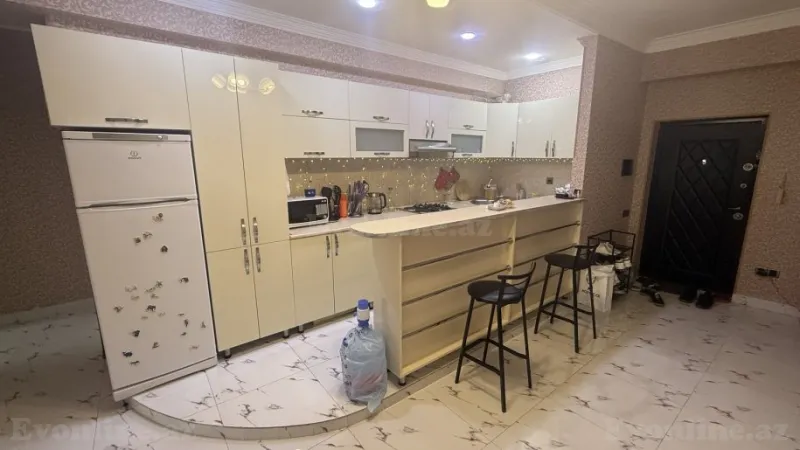3 otaqlı Mənzil 100 m² Xətai r. Kirayə verilir