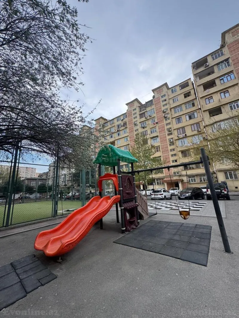 Satılır 2 otaqlı Mənzil Köhnə tikili 65 m² Yeni Yasamal - şəkil 2