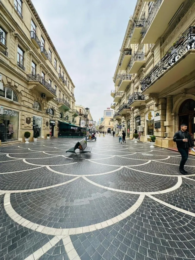 3 otaqlı Ofis 75 m² İçərişəhər m. Kirayə verilir