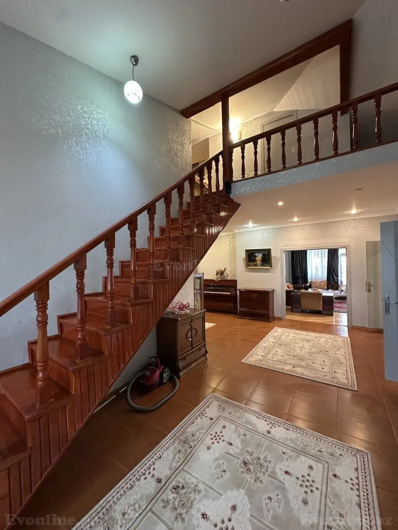 4 otaqlı Mənzil 240 m² 8 Noyabr m. Satılır