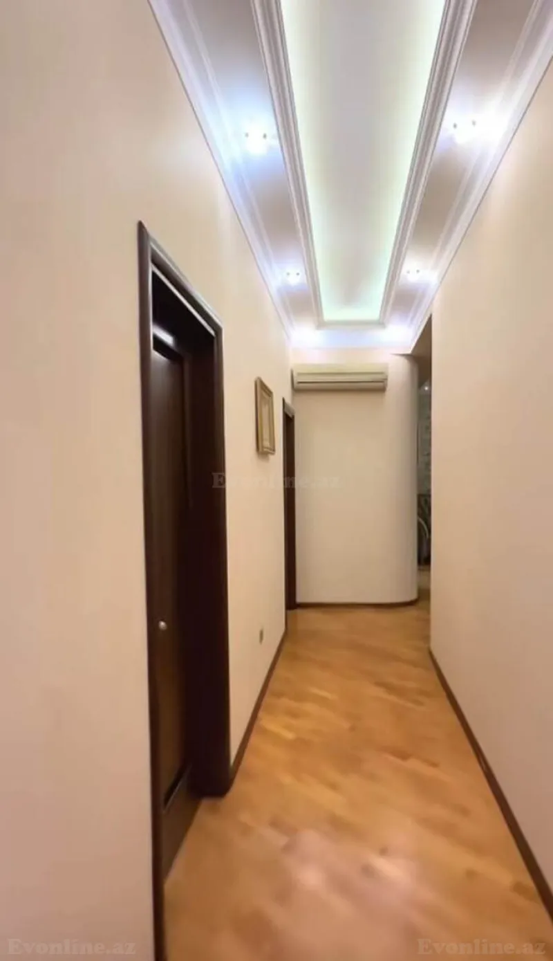 3 otaqlı Mənzil 165 m² 8 Noyabr m. Satılır