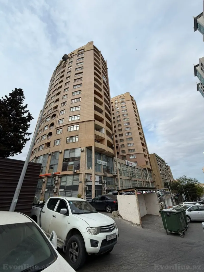 3 otaqlı Mənzil 128 m² Elmlər Akademiyası m. Satılır