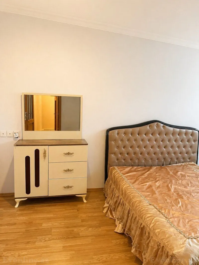 Satılır 3 otaqlı Mənzil Köhnə tikili 100 m² Nizami m. - şəkil 3