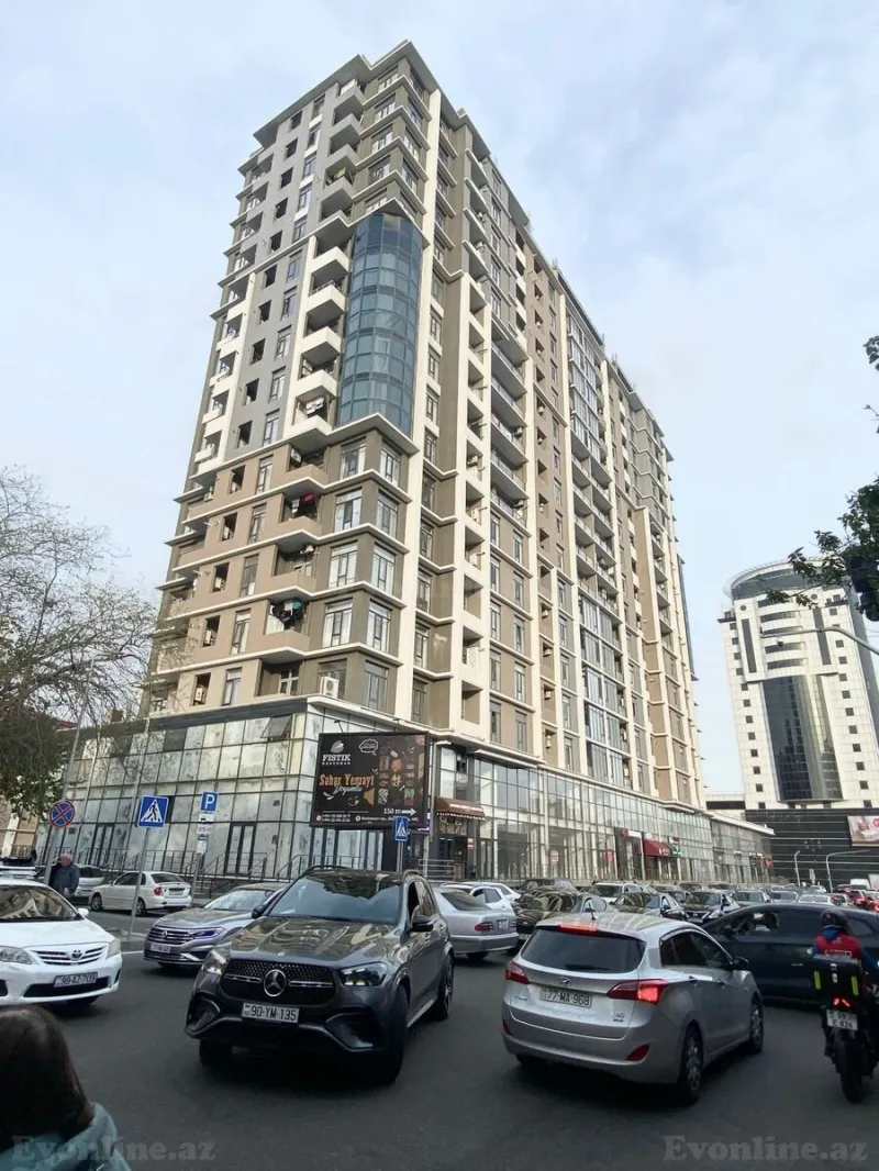 2 otaqlı Mənzil 48 m² İnşaatçılar m. Satılır