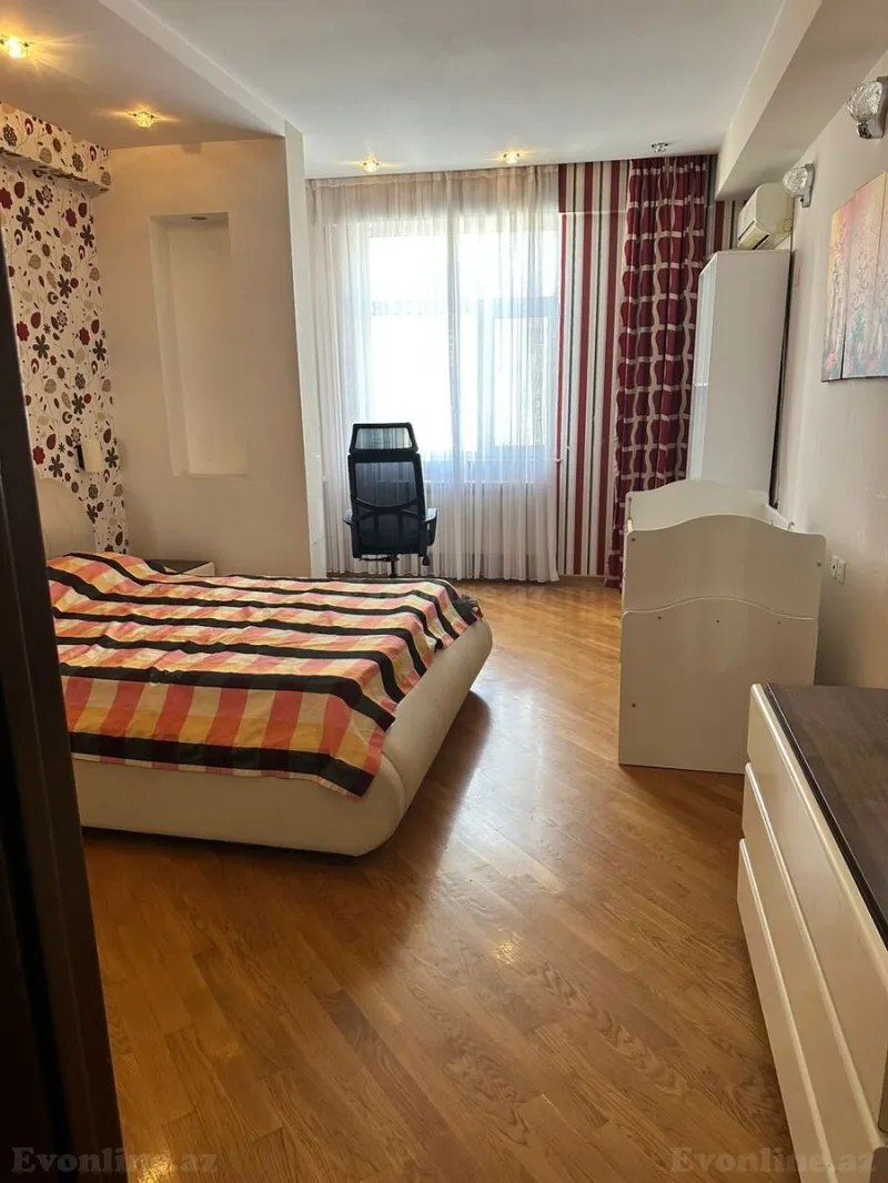 Satılır 4 otaqlı Mənzil Yeni tikili 138 m² Səbail r. - şəkil 4