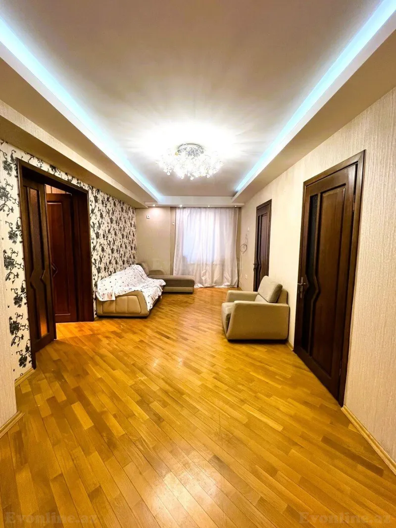 3 otaqlı Mənzil 85 m² İnşaatçılar m. Satılır