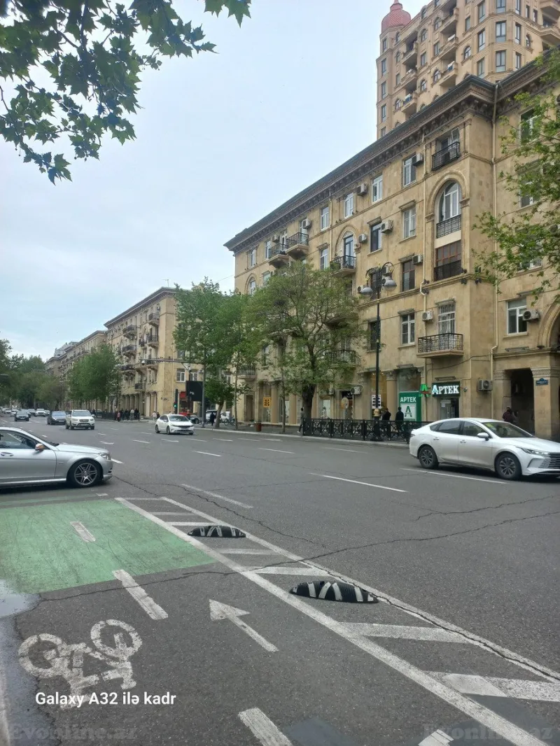 3 otaqlı Mənzil 105 m² Nizami m. Satılır