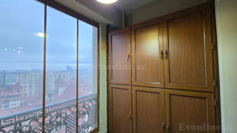 Kirayə verilir 3 otaqlı Mənzil Yeni tikili 160 m² Nərimanov r. - şəkil 26