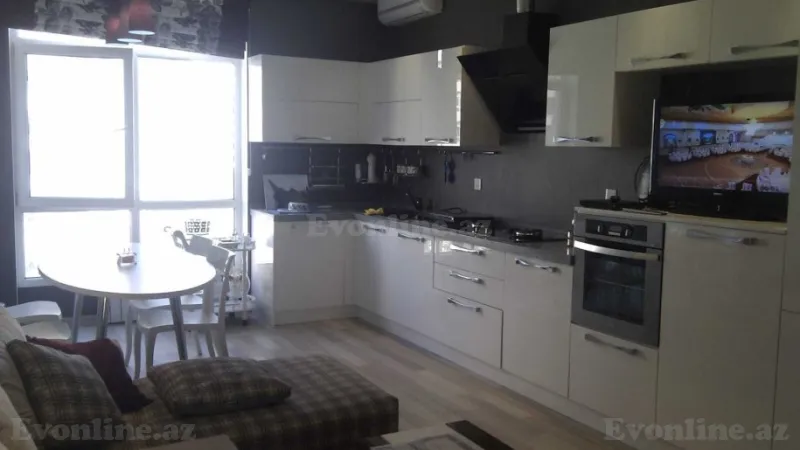 2 otaqlı Mənzil 70 m² 8 Noyabr m. Kirayə verilir