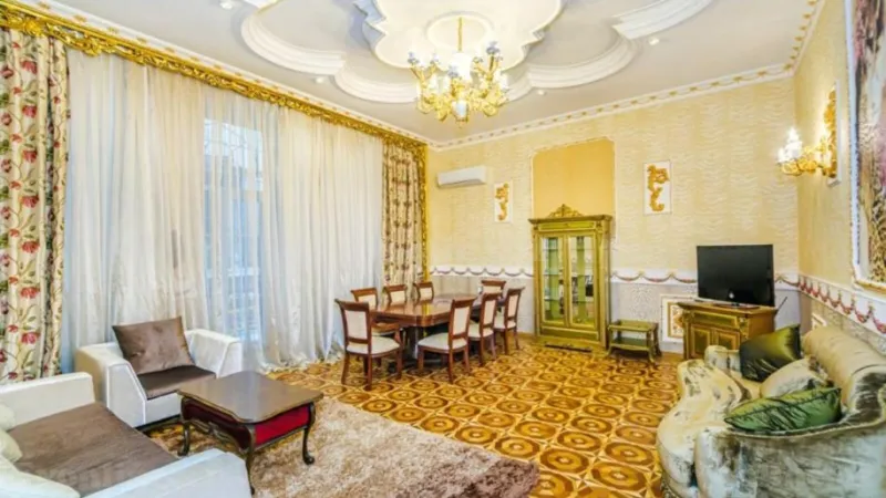 Kirayə verilir 5 otaqlı Mənzil Köhnə tikili 255 m² Sahil m.