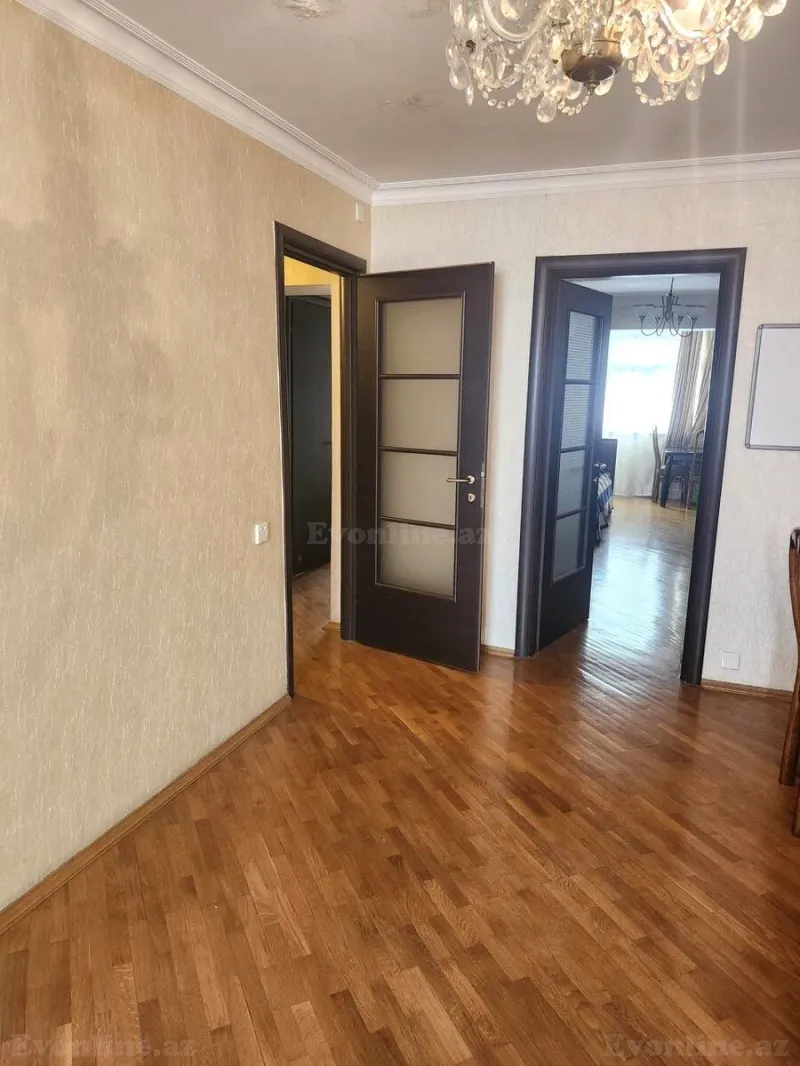 Satılır 3 otaqlı Mənzil Köhnə tikili 70 m² Nərimanov r. - şəkil 2