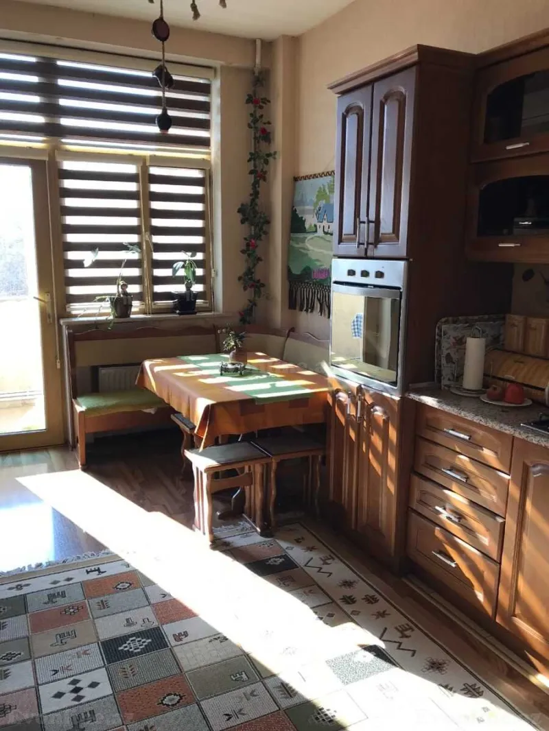 2 otaqlı Mənzil 90 m² 28 May m. Kirayə verilir
