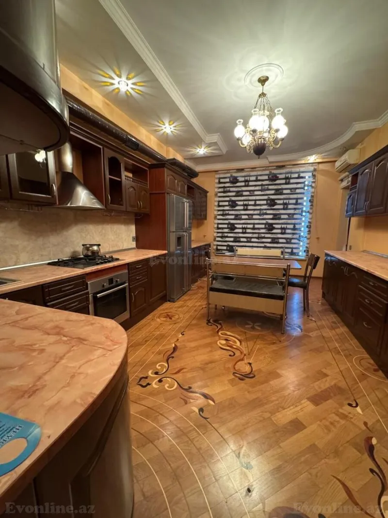 4 otaqlı Mənzil 200 m² Nəriman Nərimanov m. Kirayə verilir