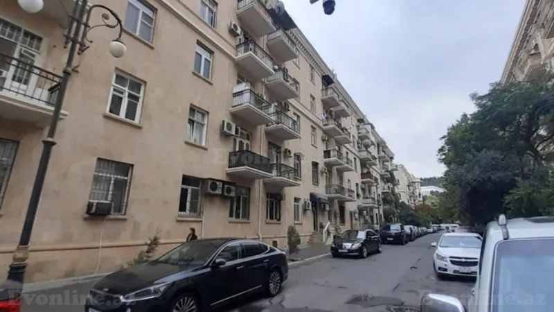 3 otaqlı Mənzil 77 m² İçərişəhər m. Kirayə verilir