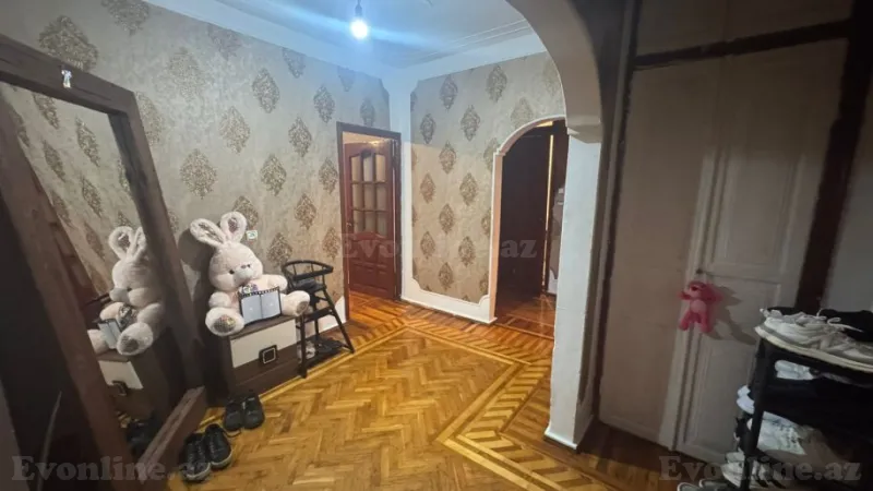 Satılır 4 otaqlı Mənzil Köhnə tikili 100 m² Xalqlar Dostluğu m. - şəkil 2