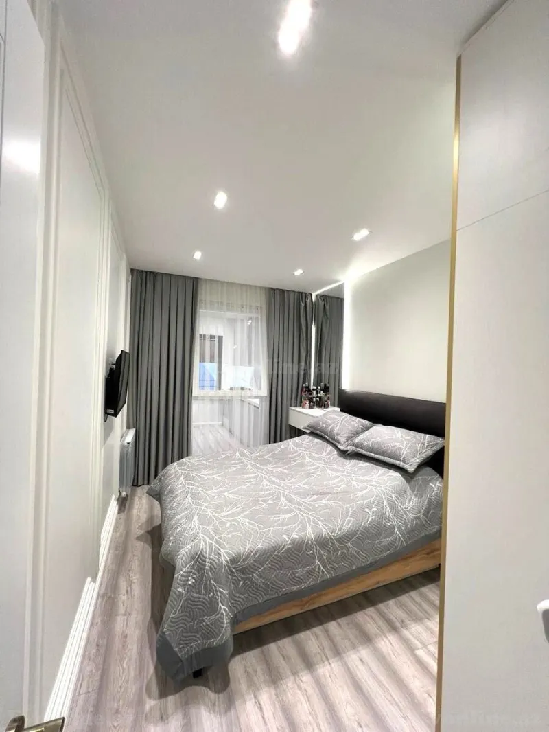 Satılır 4 otaqlı Mənzil Köhnə tikili 85 m² Gənclik m. - şəkil 3