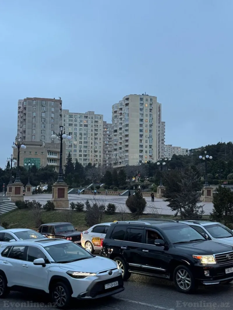 2 otaqlı Mənzil 85 m² İnşaatçılar m. Kirayə verilir