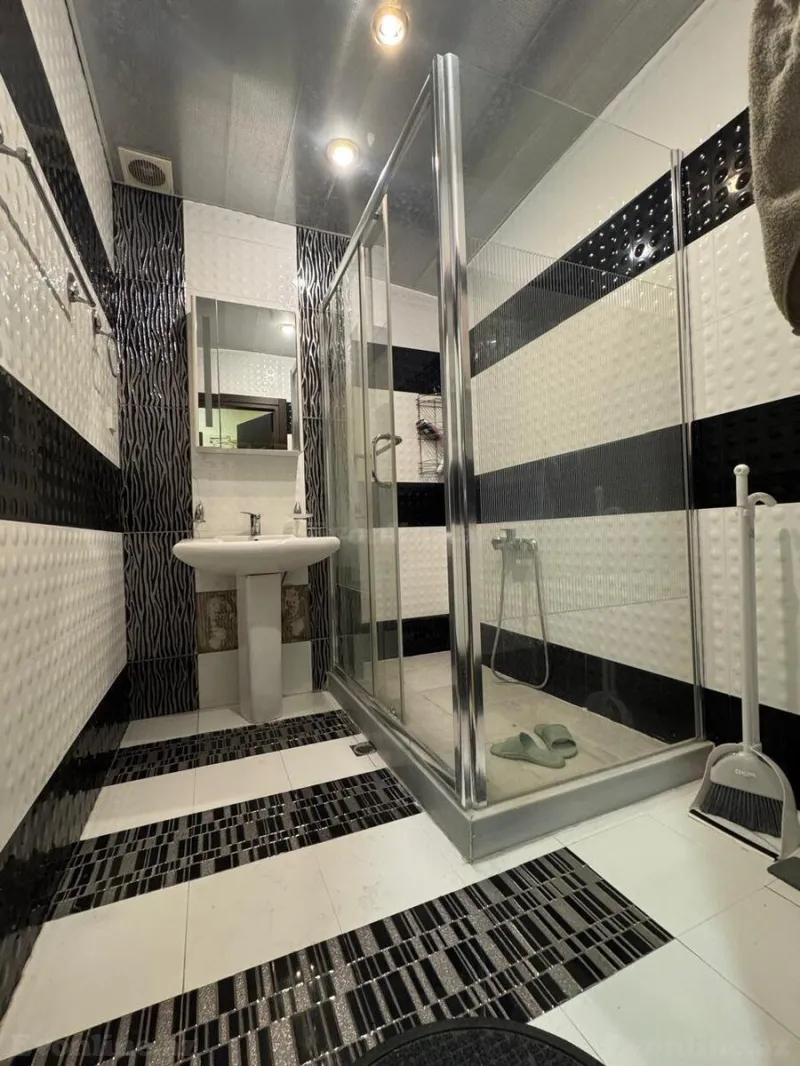 Kirayə verilir 2 otaqlı Mənzil Yeni tikili 85 m² İnşaatçılar m. - şəkil 23