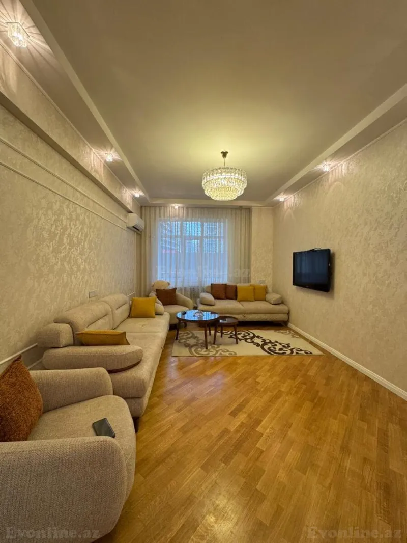 4 otaqlı Mənzil 150 m² 8 Noyabr m. Satılır