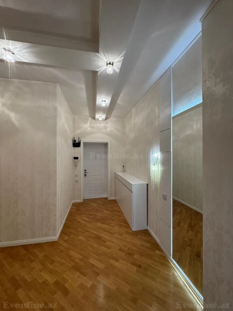 Satılır 4 otaqlı Mənzil Yeni tikili 150 m² 8 Noyabr m. - şəkil 3