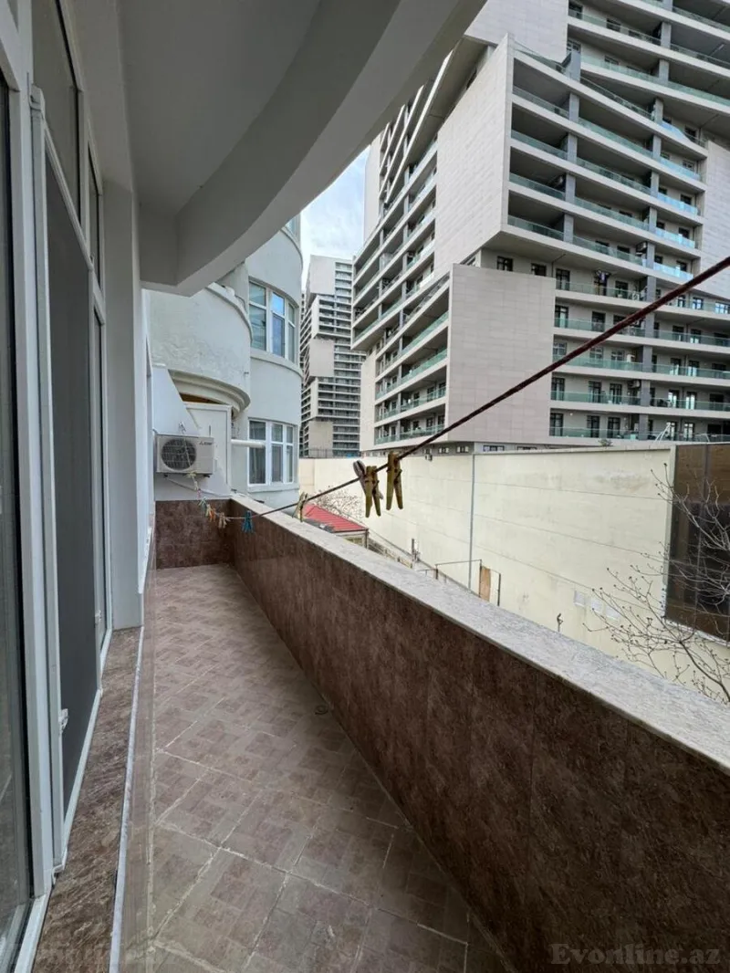Satılır 4 otaqlı Mənzil Yeni tikili 150 m² 8 Noyabr m. - şəkil 5