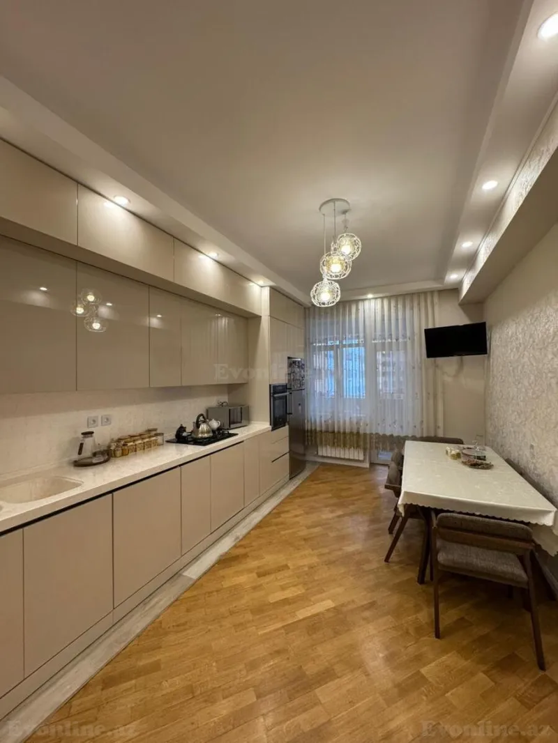 Satılır 4 otaqlı Mənzil Yeni tikili 150 m² 8 Noyabr m. - şəkil 17