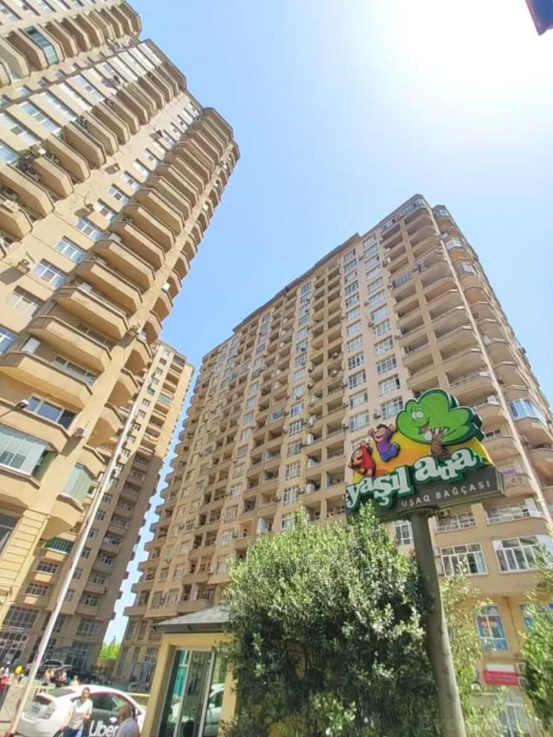 3 otaqlı Mənzil 150 m² 8 Noyabr m. Kirayə verilir