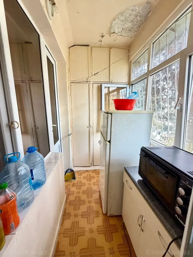 Satılır 2 otaqlı Mənzil Köhnə tikili 65 m² 8-ci mikrorayon - şəkil 4