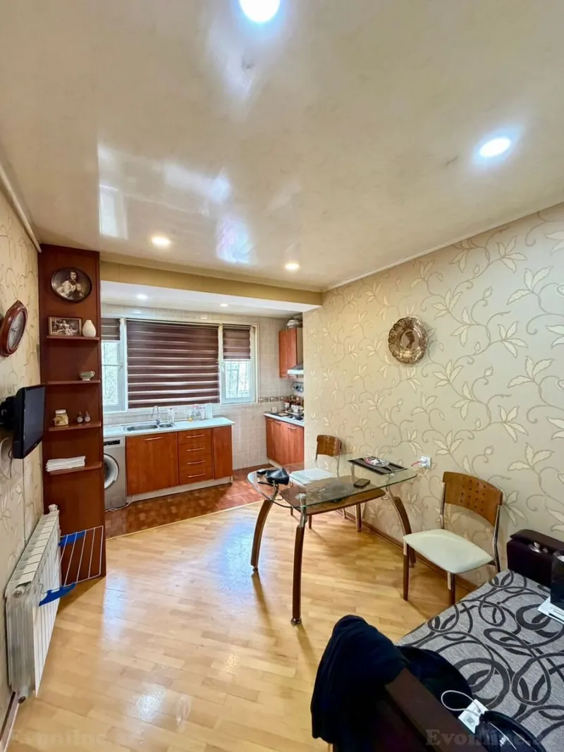 Satılır 2 otaqlı Mənzil Köhnə tikili 65 m² 8-ci mikrorayon - şəkil 6