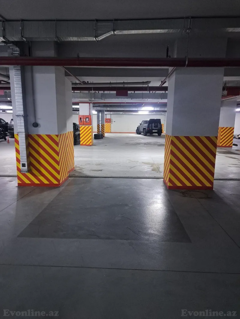 Kirayə verilir Qaraj 30 m² 8 Noyabr m.