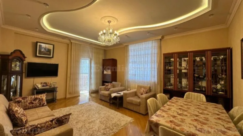 3 otaqlı Mənzil 140 m² İnşaatçılar m. Satılır