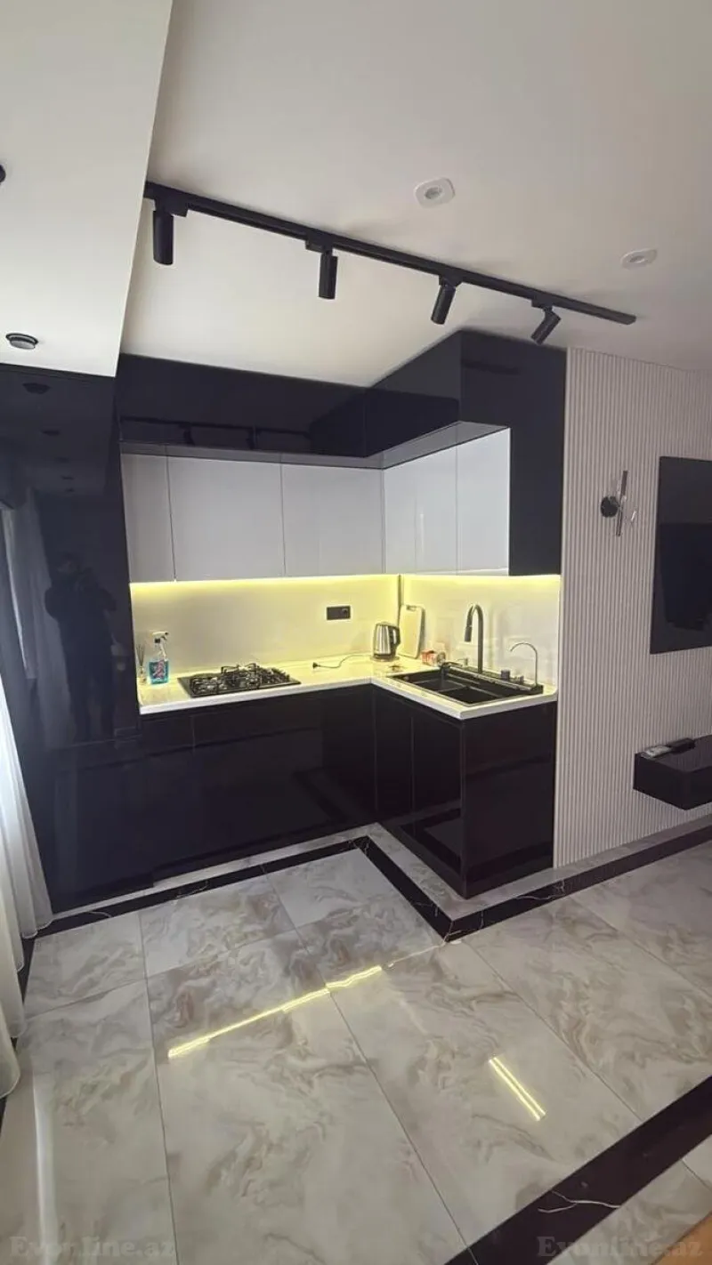 Kirayə verilir 3 otaqlı Mənzil Köhnə tikili 100 m² Sahil m. - şəkil 2