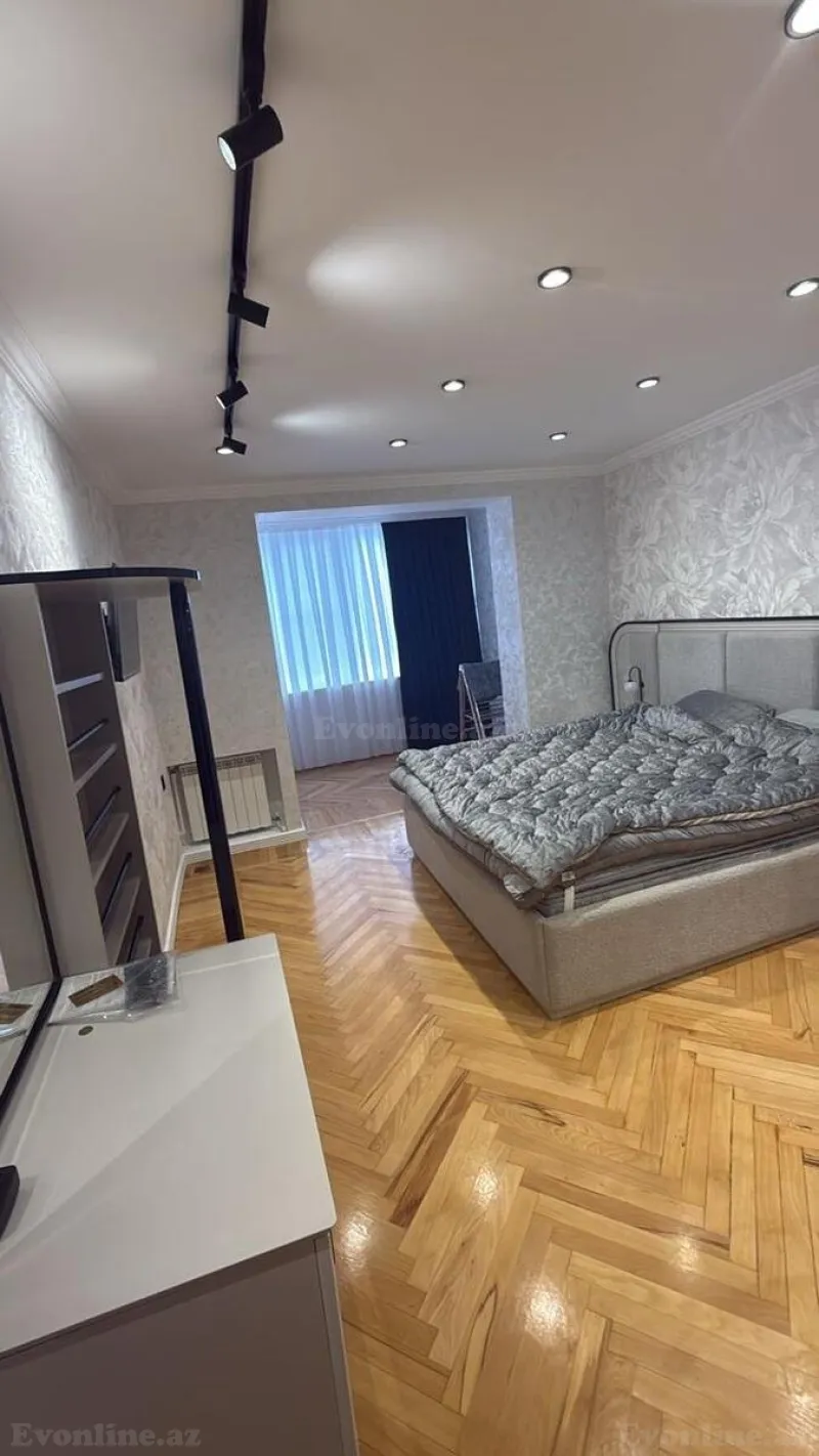 Kirayə verilir 3 otaqlı Mənzil Köhnə tikili 100 m² Sahil m. - şəkil 7