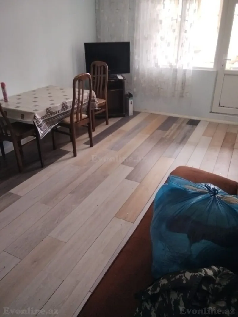 Kirayə verilir 1 otaqlı Mənzil Köhnə tikili 35 m² 4-cü mikrorayon