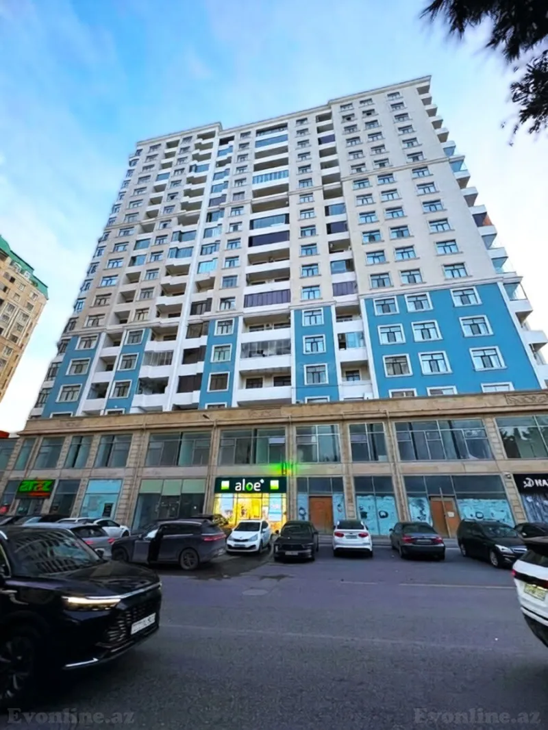 4 otaqlı Mənzil 150 m² 8-ci mikrorayon Satılır