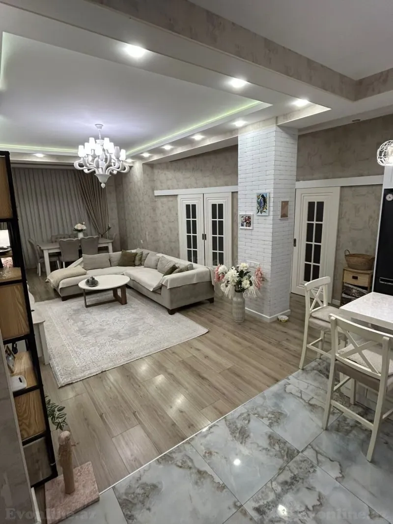 4 otaqlı Mənzil 105 m² İnşaatçılar m. Satılır