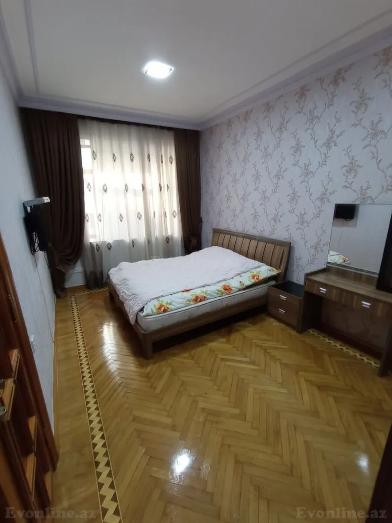 Kirayə verilir 4 otaqlı Mənzil Köhnə tikili 100 m² Sahil m. - şəkil 6