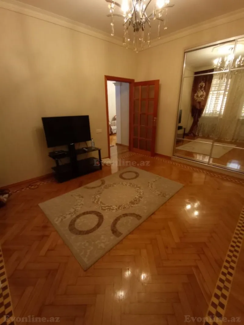 Kirayə verilir 4 otaqlı Mənzil Köhnə tikili 100 m² Sahil m. - şəkil 9
