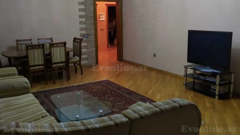 3 otaqlı Mənzil 130 m² Elmlər Akademiyası m. Kirayə verilir