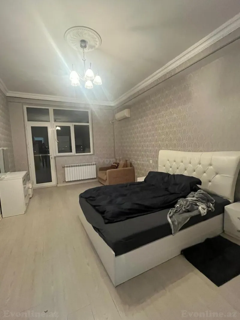2 otaqlı Mənzil 87 m² İnşaatçılar m. Satılır