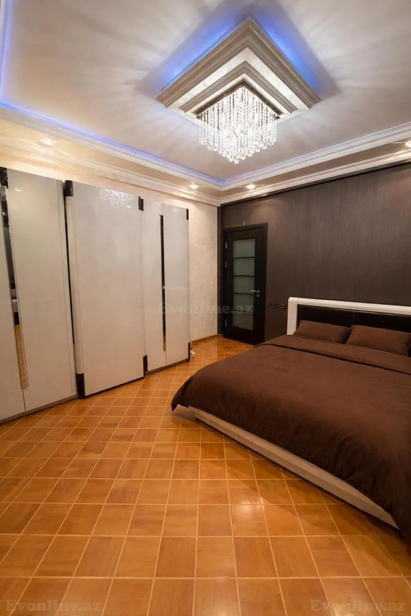 Satılır 4 otaqlı Mənzil Yeni tikili 150 m² Elmlər Akademiyası m. - şəkil 4