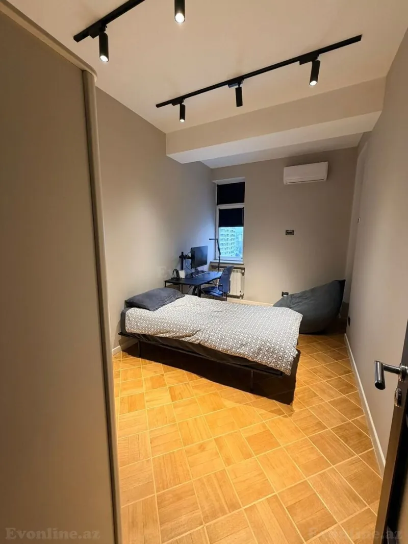 Satılır 4 otaqlı Mənzil Yeni tikili 150 m² Elmlər Akademiyası m. - şəkil 7