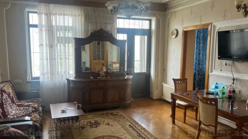3 otaqlı Mənzil 95 m² Yasamal Kirayə verilir