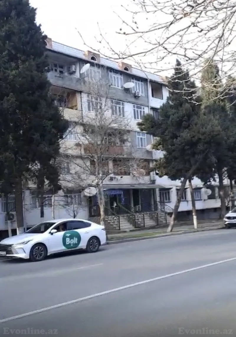 Satılır 4 otaqlı Mənzil Köhnə tikili 85 m² Gəncə