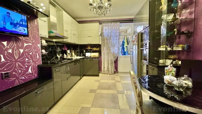Satılır 3 otaqlı Mənzil Yeni tikili 120 m² İnşaatçılar m.
