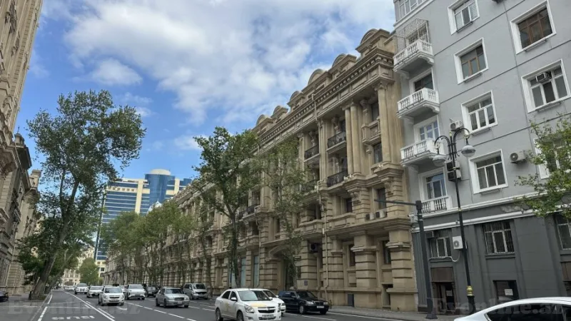 Satılır 3 otaqlı Mənzil Köhnə tikili 90 m² Sahil m. - şəkil 2