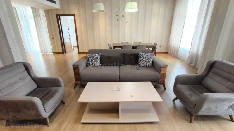 4 otaqlı Mənzil 200 m² Xətai m. Kirayə verilir