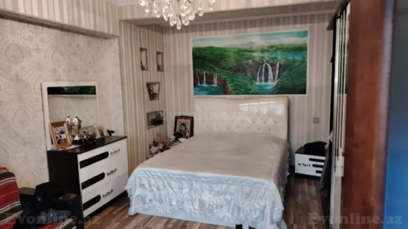 Satılır 4 otaqlı Mənzil Köhnə tikili 121 m² Yasamal