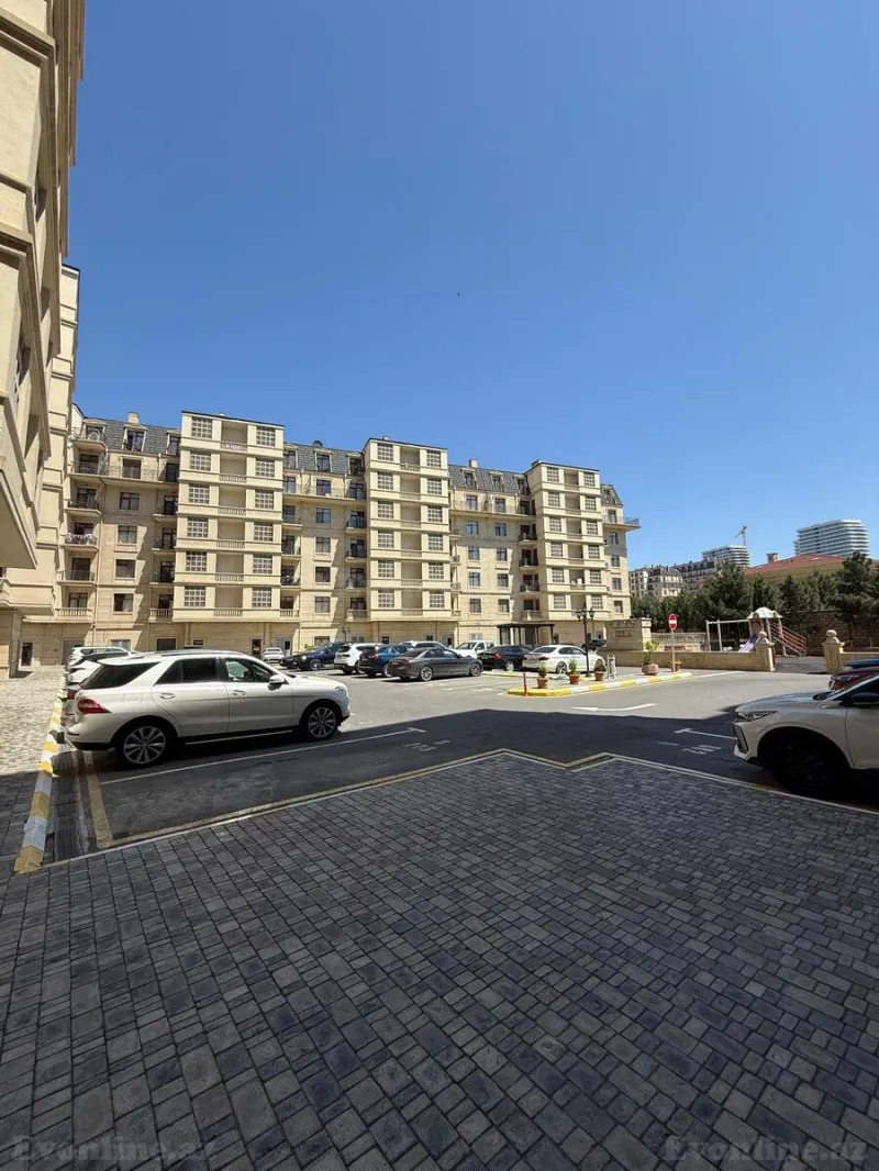 Kirayə verilir 3 otaqlı Mənzil Yeni tikili 130 m² Xətai r.
